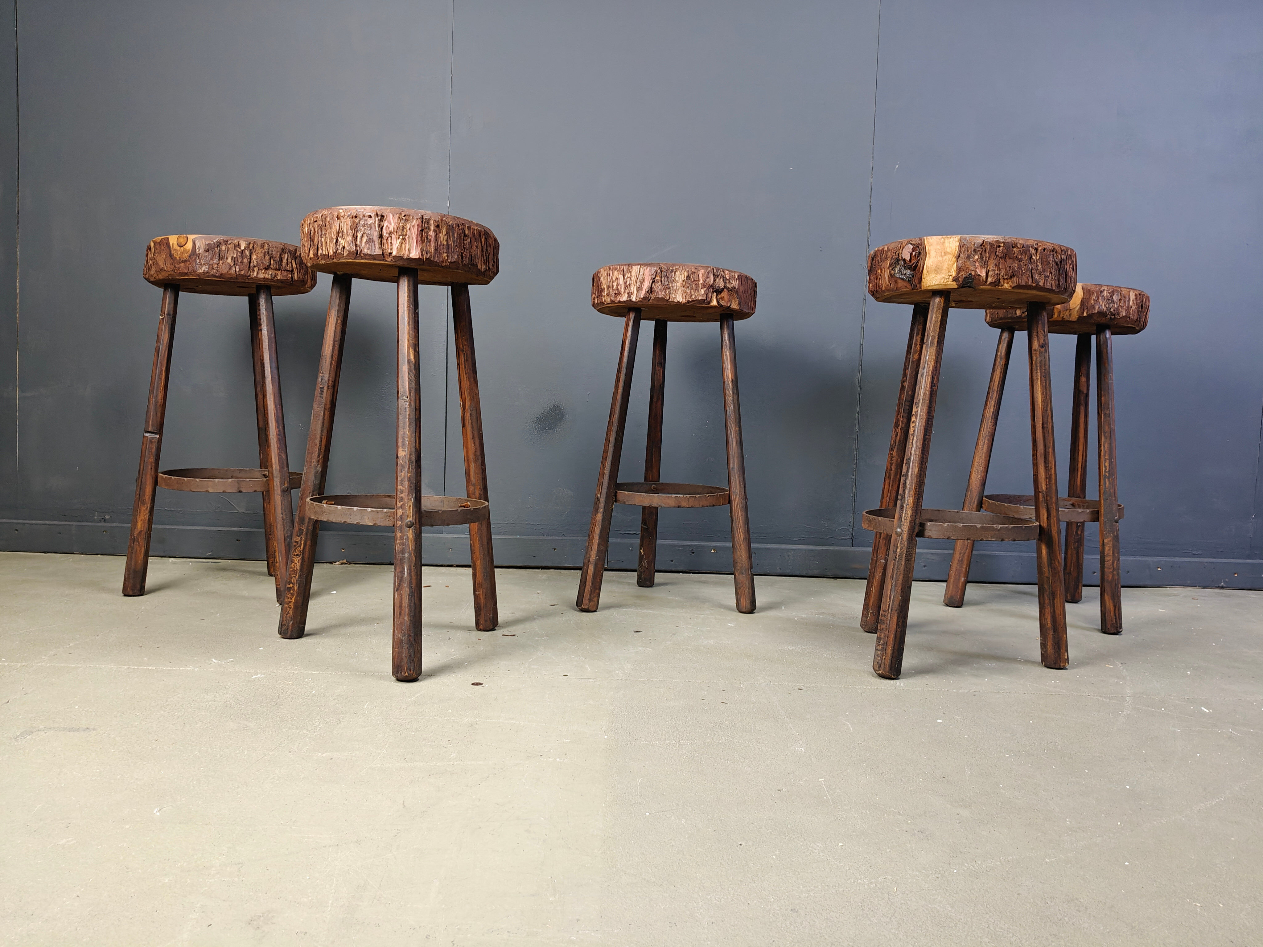 5 tabourets de bar en tronc d'arbre, années 1970
