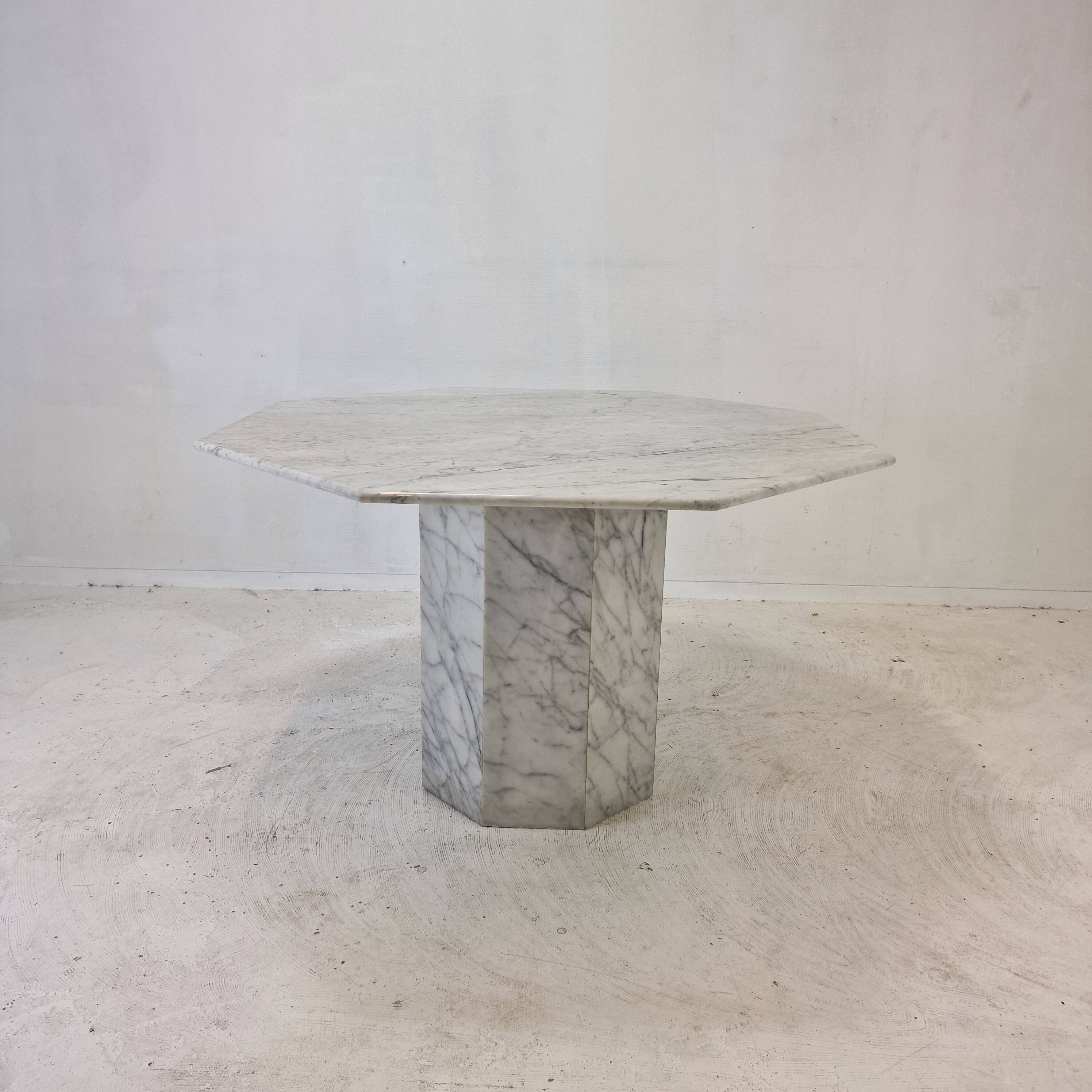Table de jardin ou de salle à manger octogonale en marbre de carrare, italie, 1960s