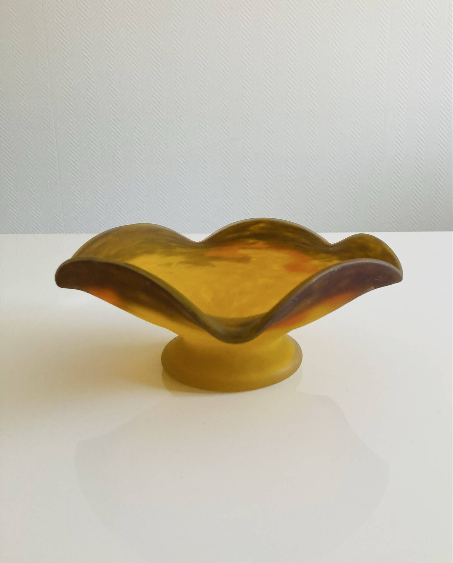 Glass footed coupe Nuagé signed by Muller Frères Lunéville.