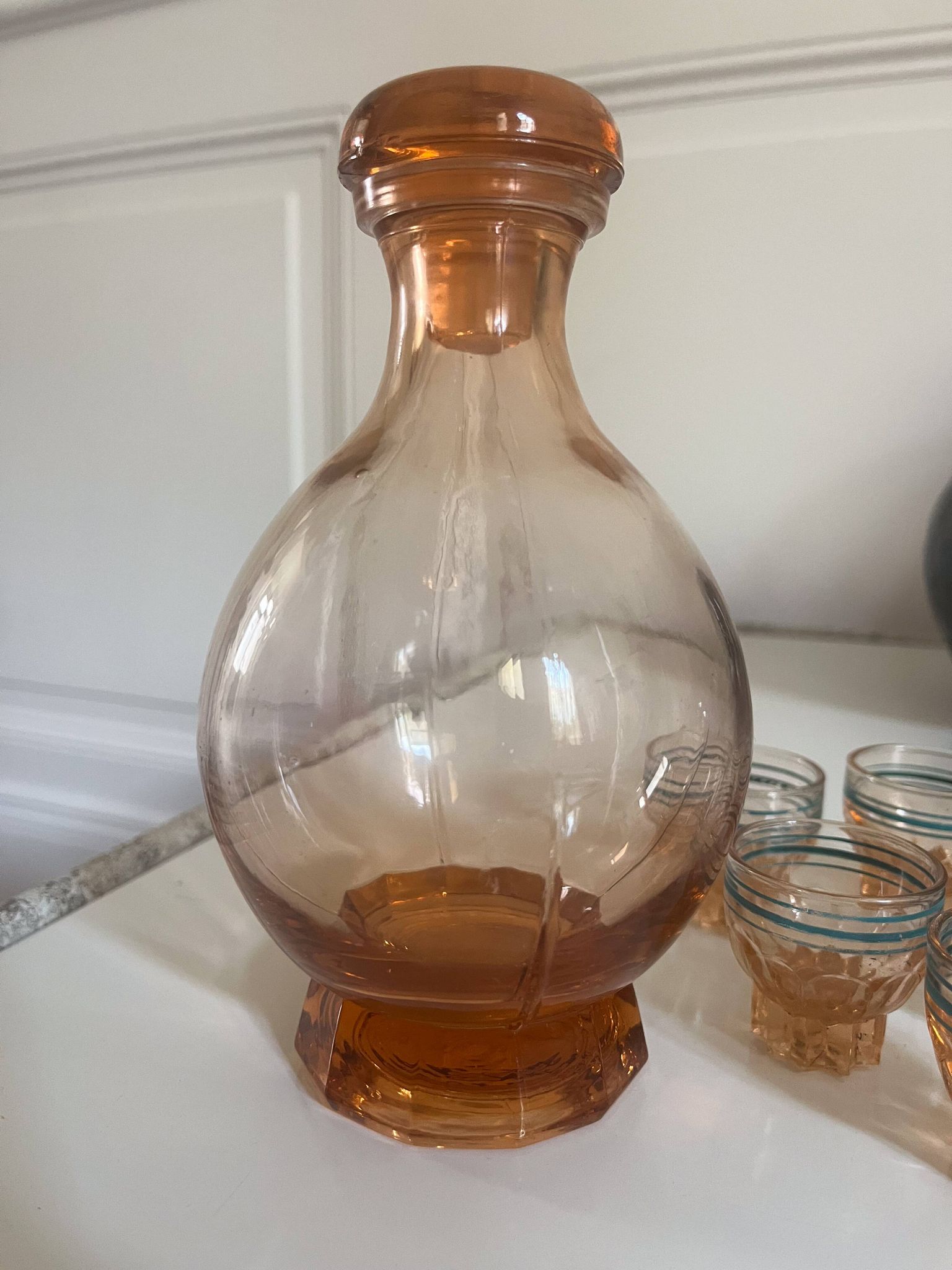 Service carafe and liqueur glass
