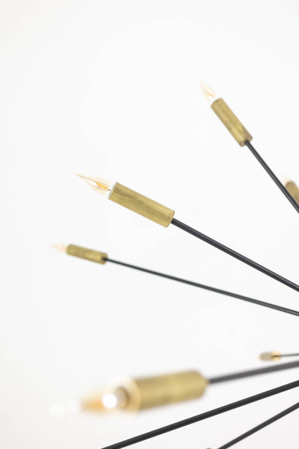 Sputnik-shaped chandelier in patinated gold-plated brass and black lacquer. Contemporary.
