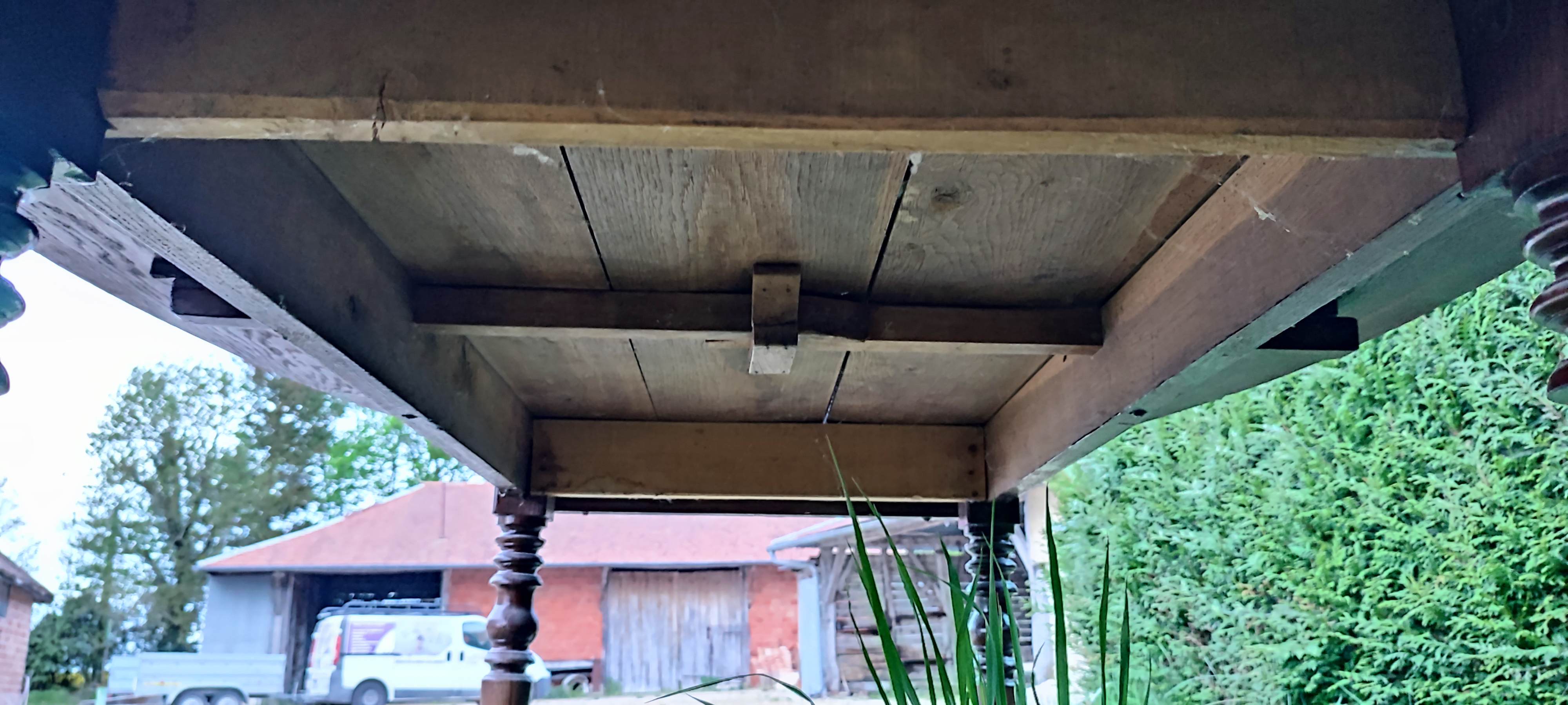 Large table with oval oak shutters 190cm