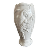 Vase with parrots