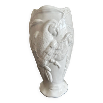 Vase with parrots