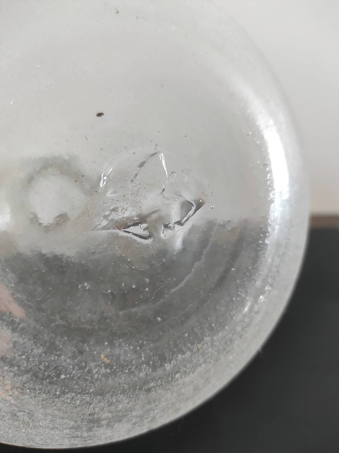 Grande carafe, bouteille vintage en verre soufflé artisanal