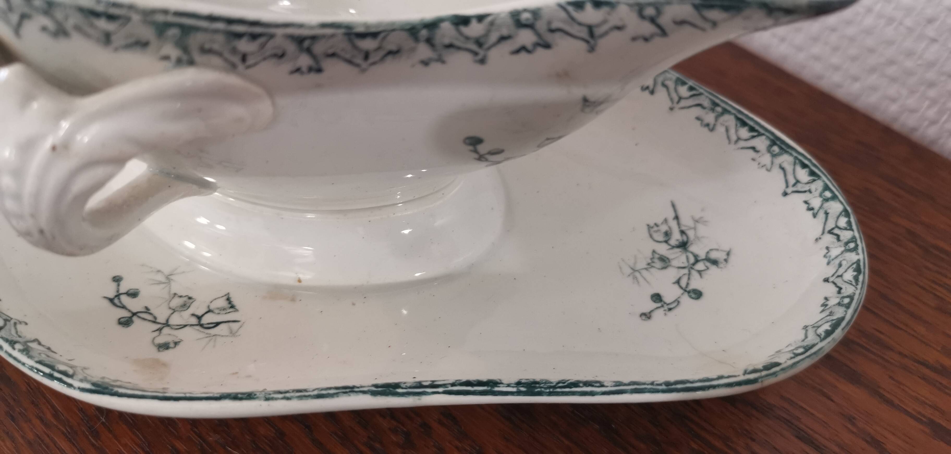 Gravy boat on pedestal with handles Terre de fer St Amand amandinoise "lily of the valley"