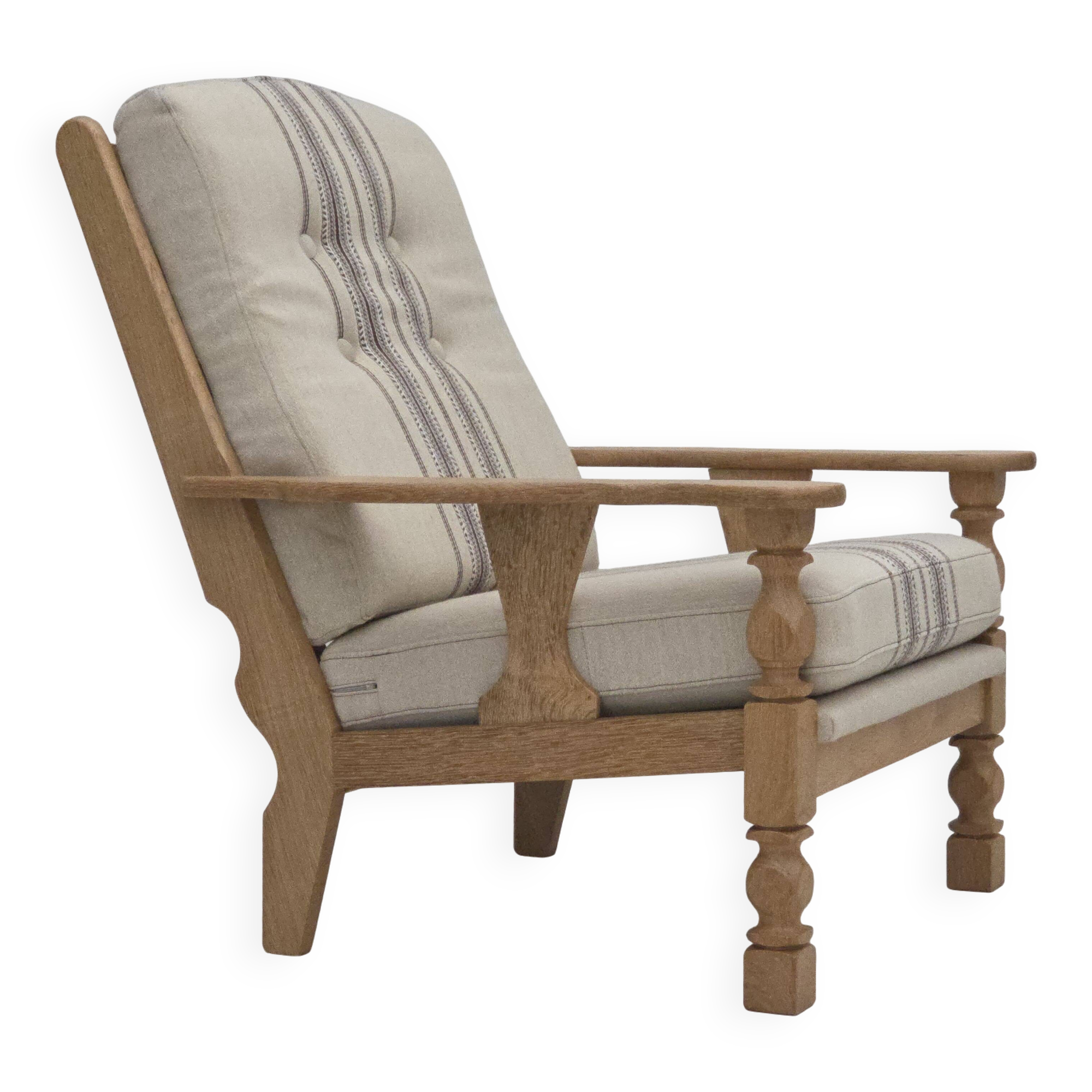 Années 1970, fauteuil danois, laine d'ameublement, bois de chêne massif.