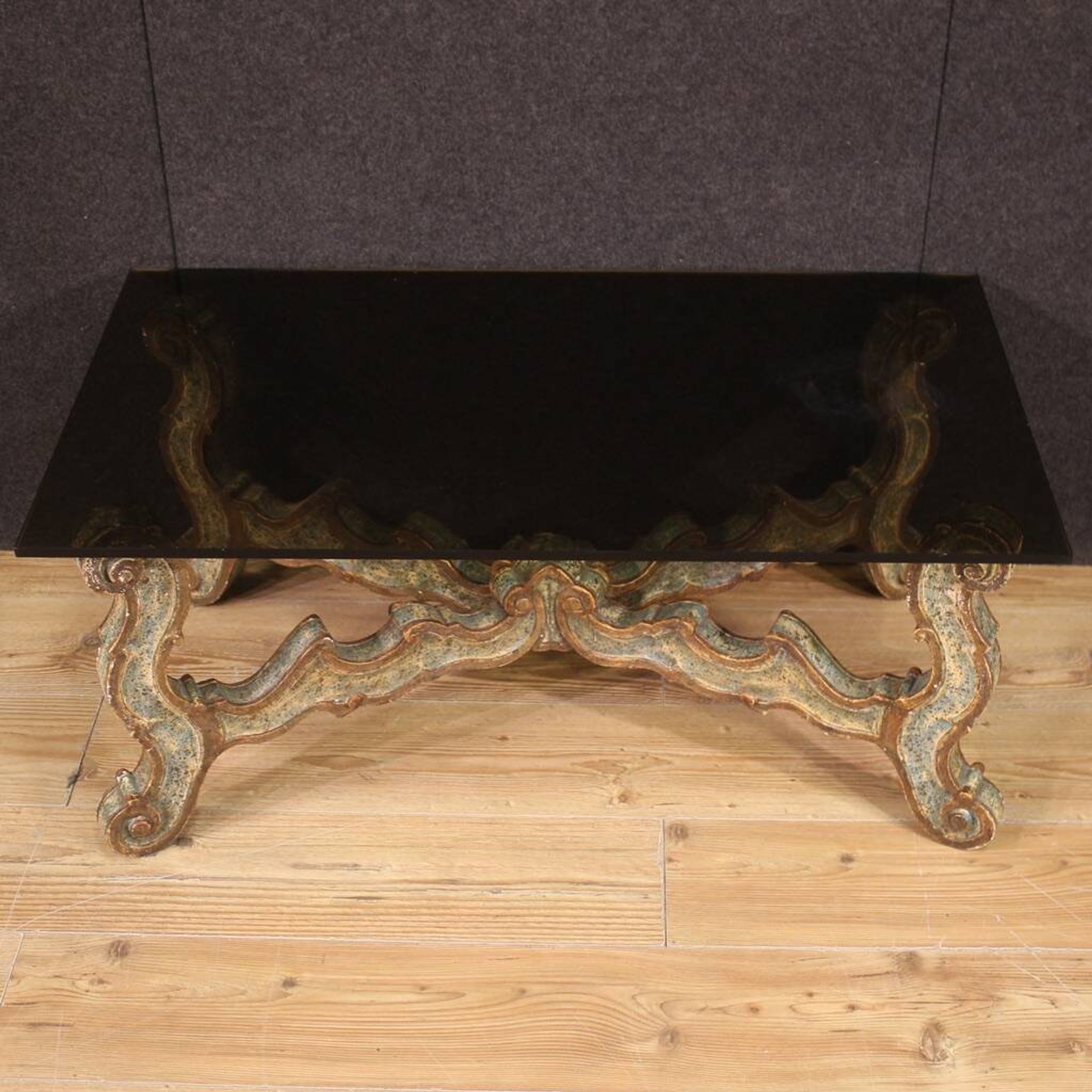 Table basse en bois laqué des années 1960