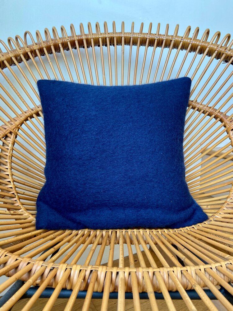 Linen cushion and boiled wool 40 cm