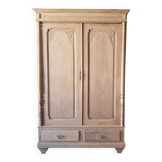 Armoire en chataignier brut massif