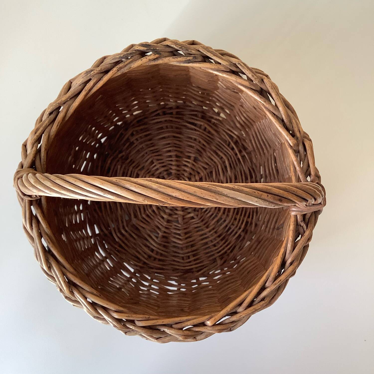Small round basket