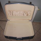 Vintage suitcase air hostesse