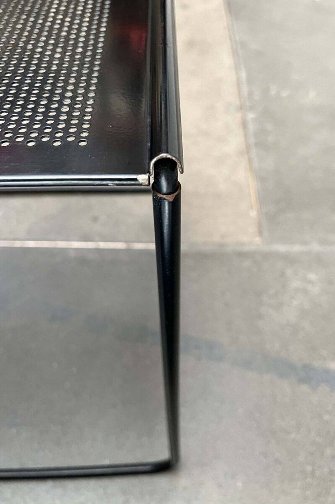 Table d'appoint postmoderne en métal perforé Ikea, années 1980
