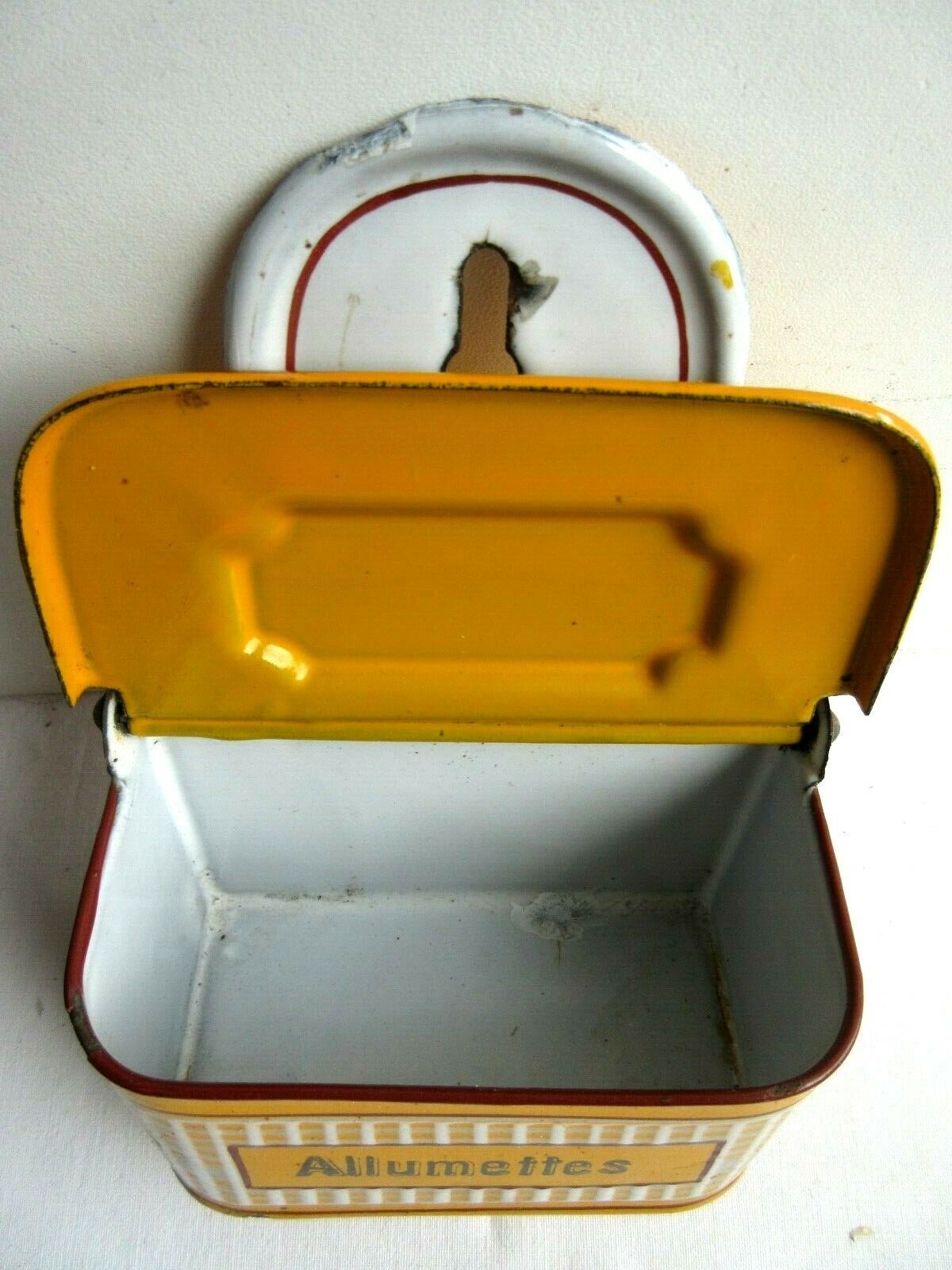 Pyrogen matchbox, Art Deco, enamelled sheet no coffee maker, signed BB