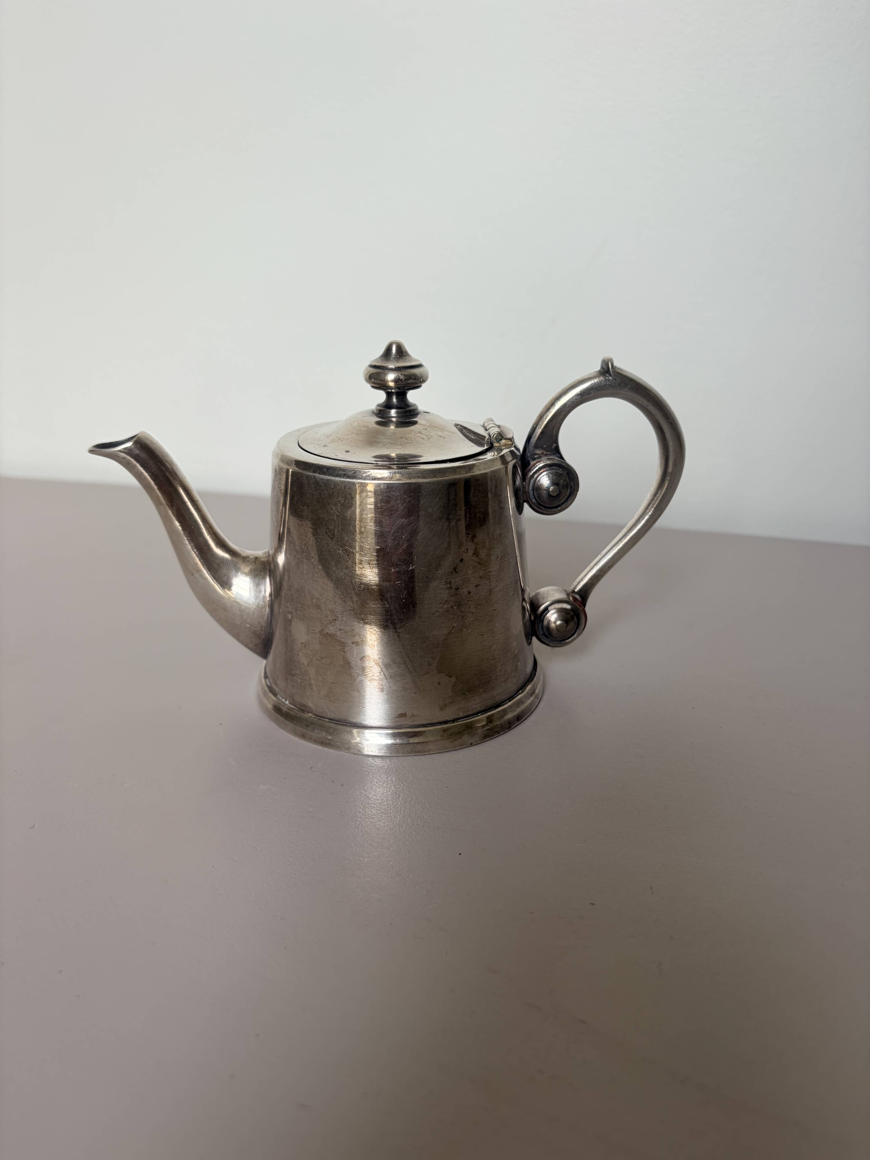 Théière vintage en métal argenté Maison Arthaud 240540