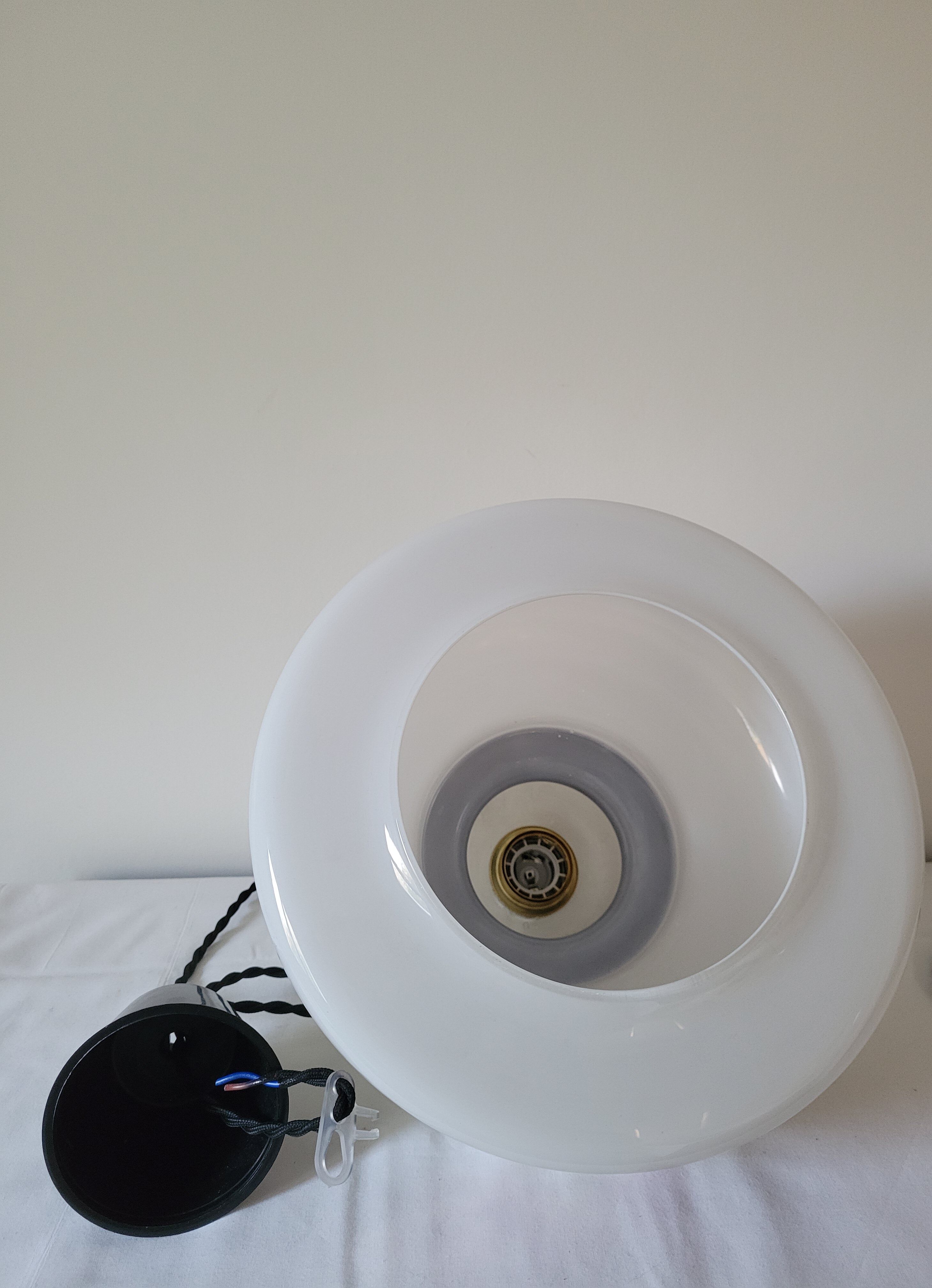 Flowered opaline suspension