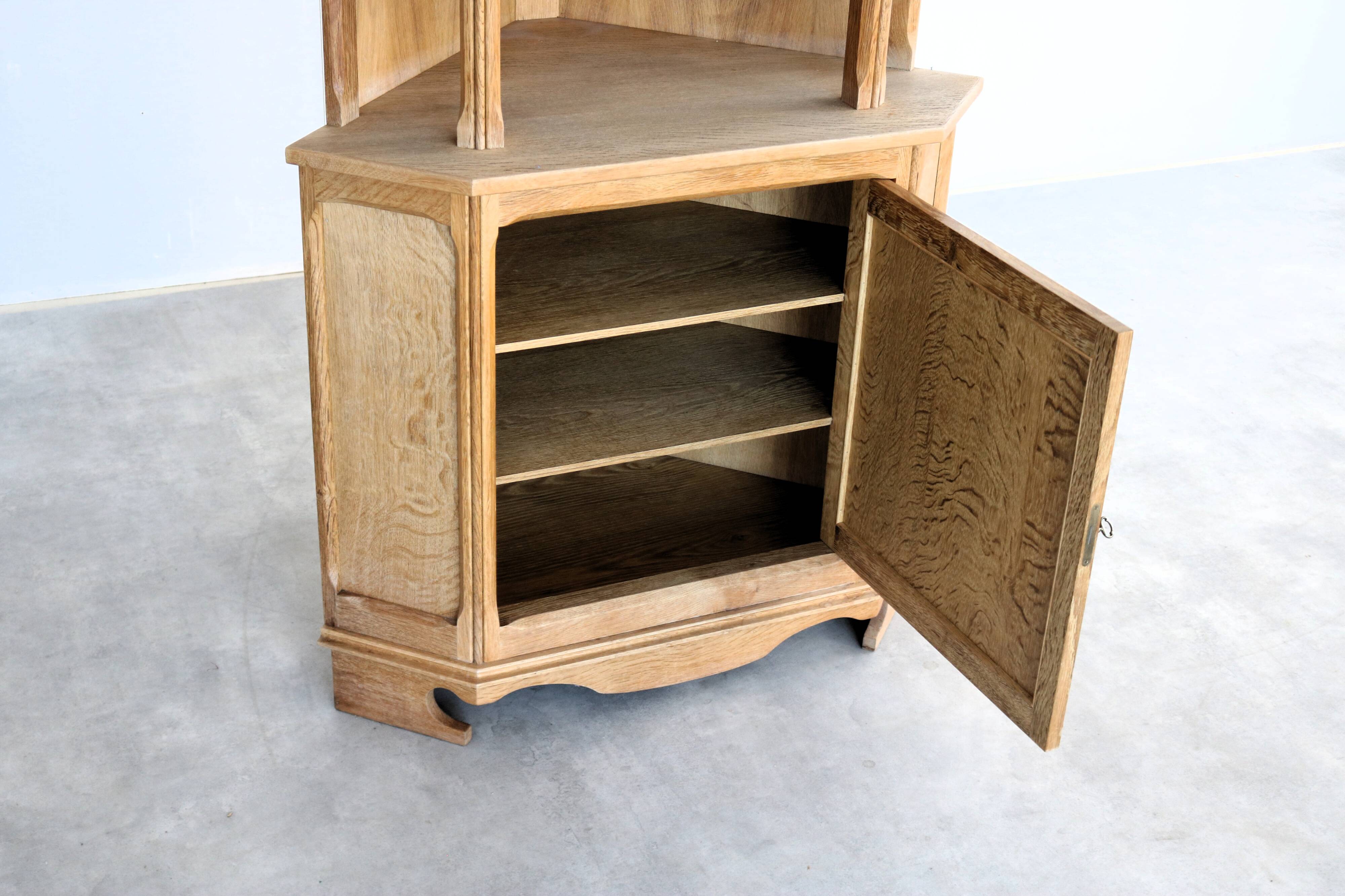 Brutalist display cabinet | corner cabinet | 1960s | Danish