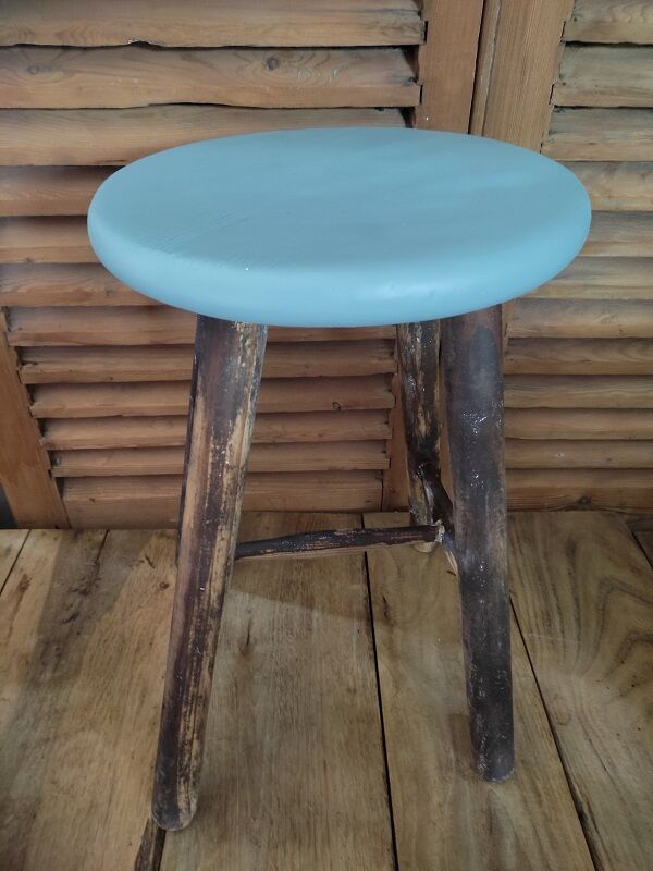 Seated wooden stool restyled patinated feet dp 0522041