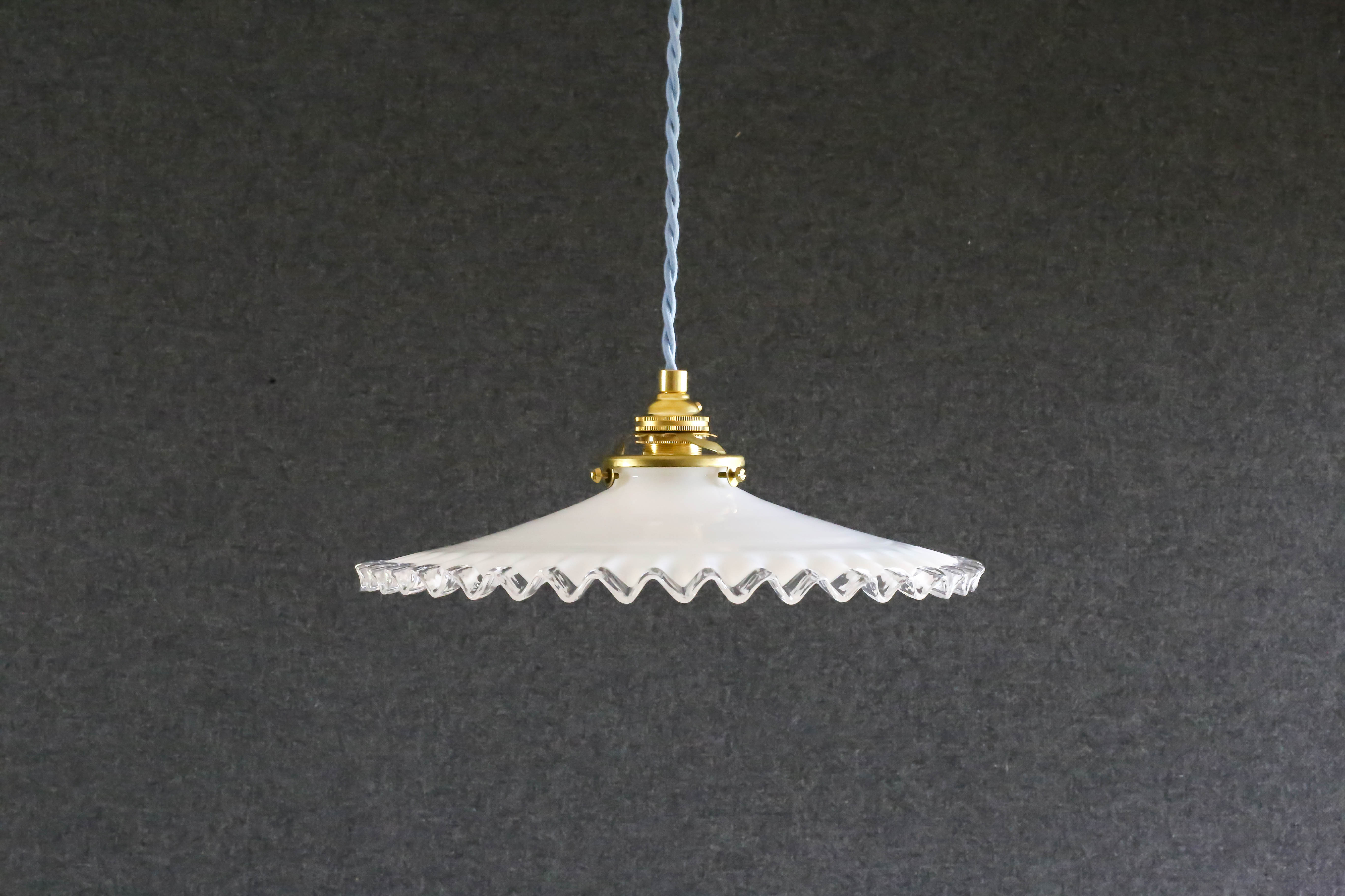 suspension in white crenellated opaline with support and socket in new brass, new cable