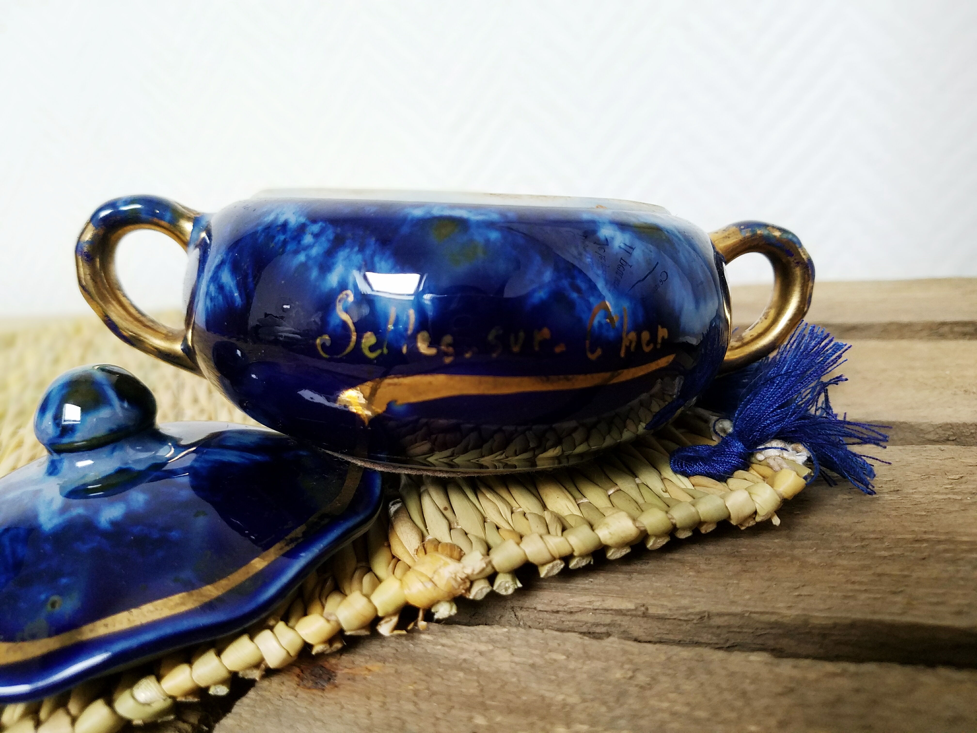 Porcelain pot faience