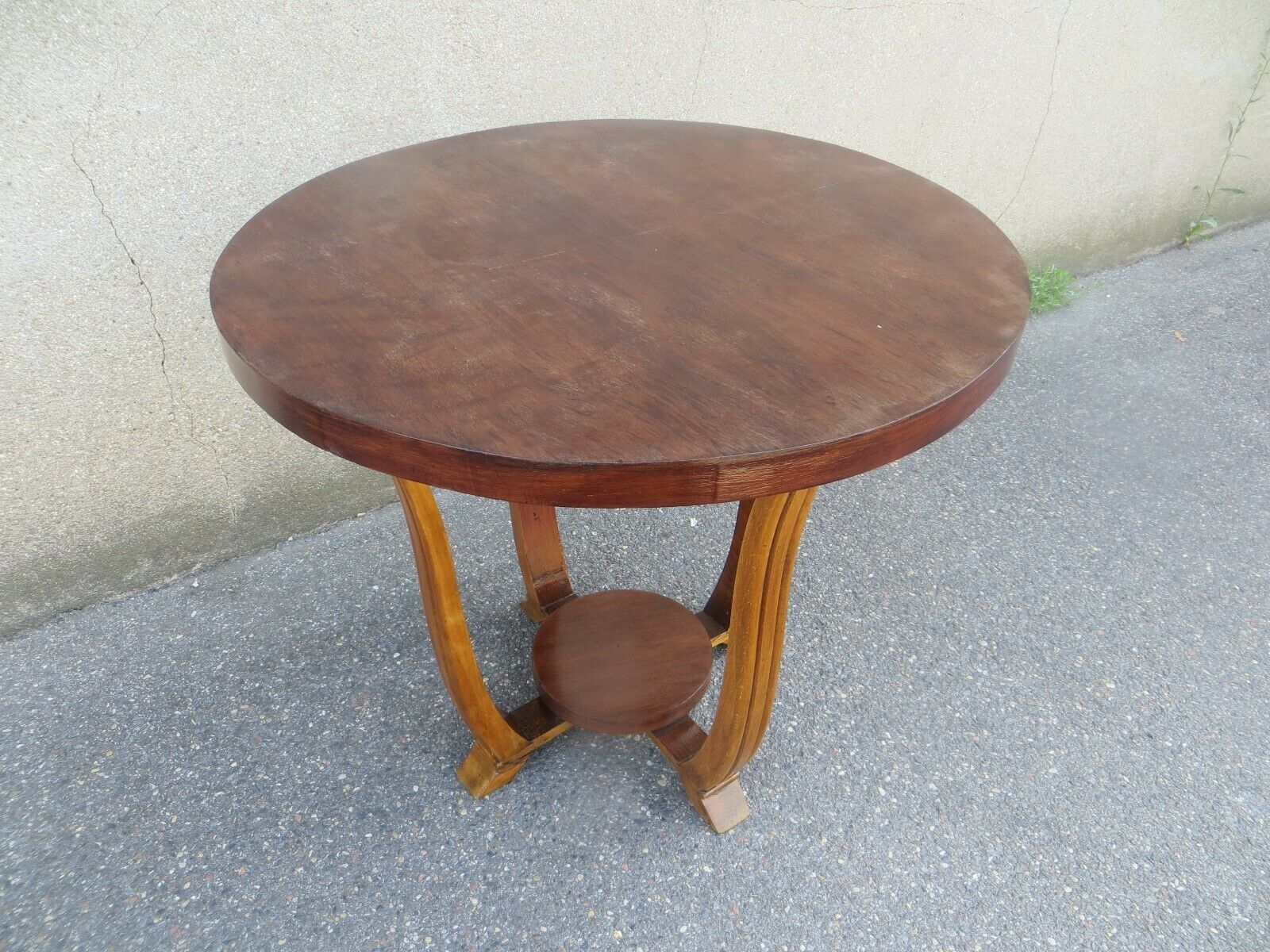 Healing 1930s in varnished wood