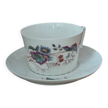 Fine porcelain breakfast cup with floral decoration, 1930-1940.