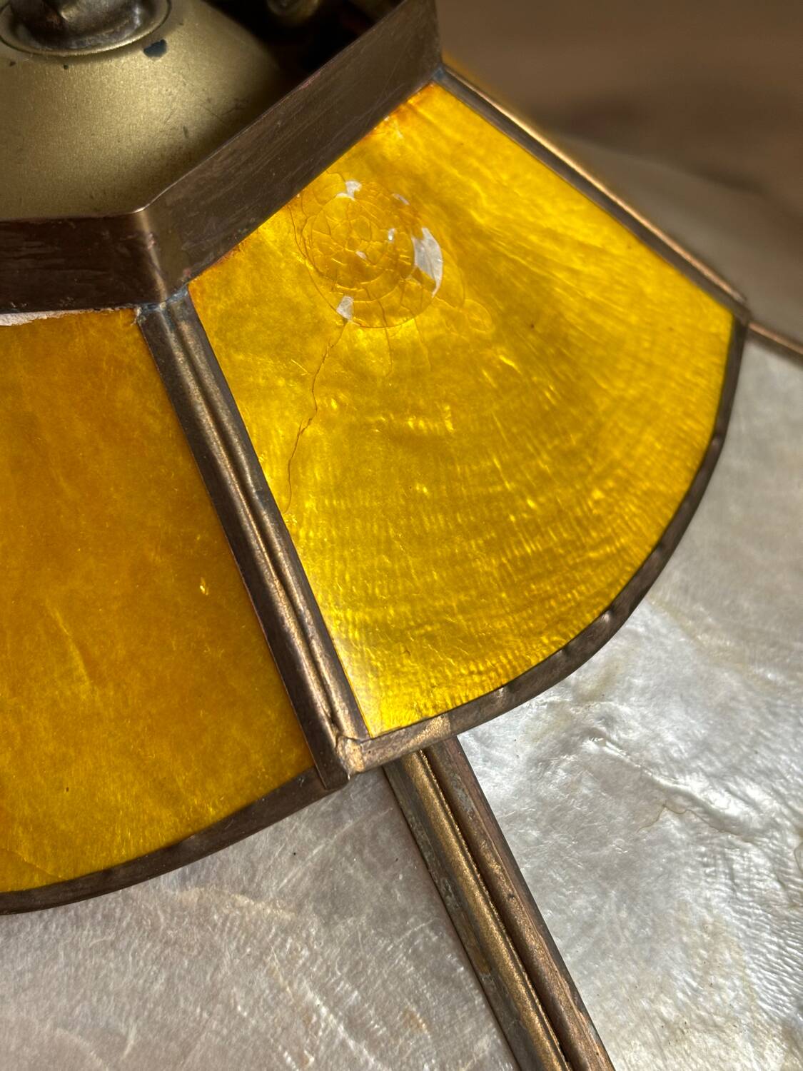 Vintage pearly suspension