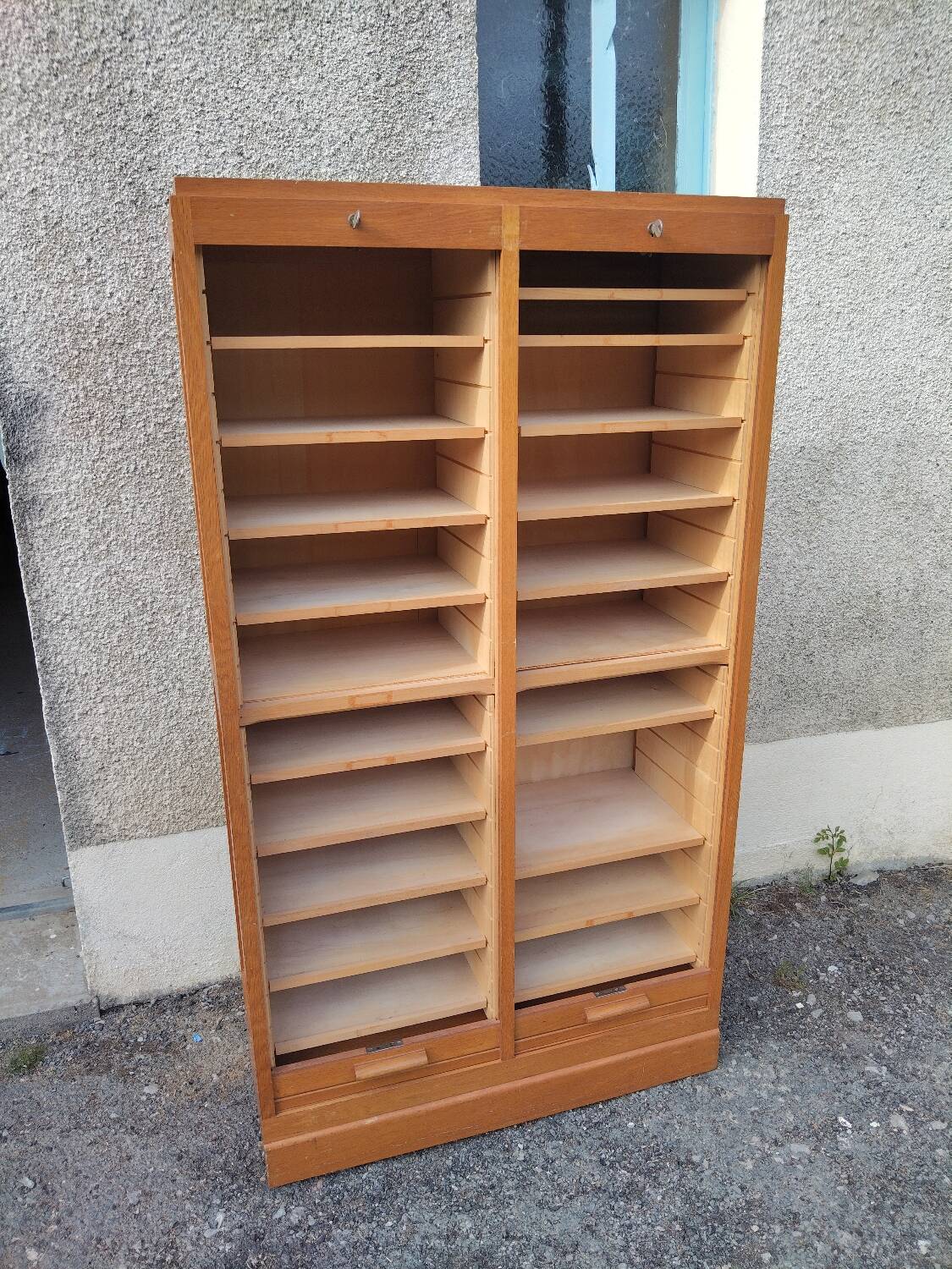 Classeur double à rideaux en bois massif – meuble de métier vintage
