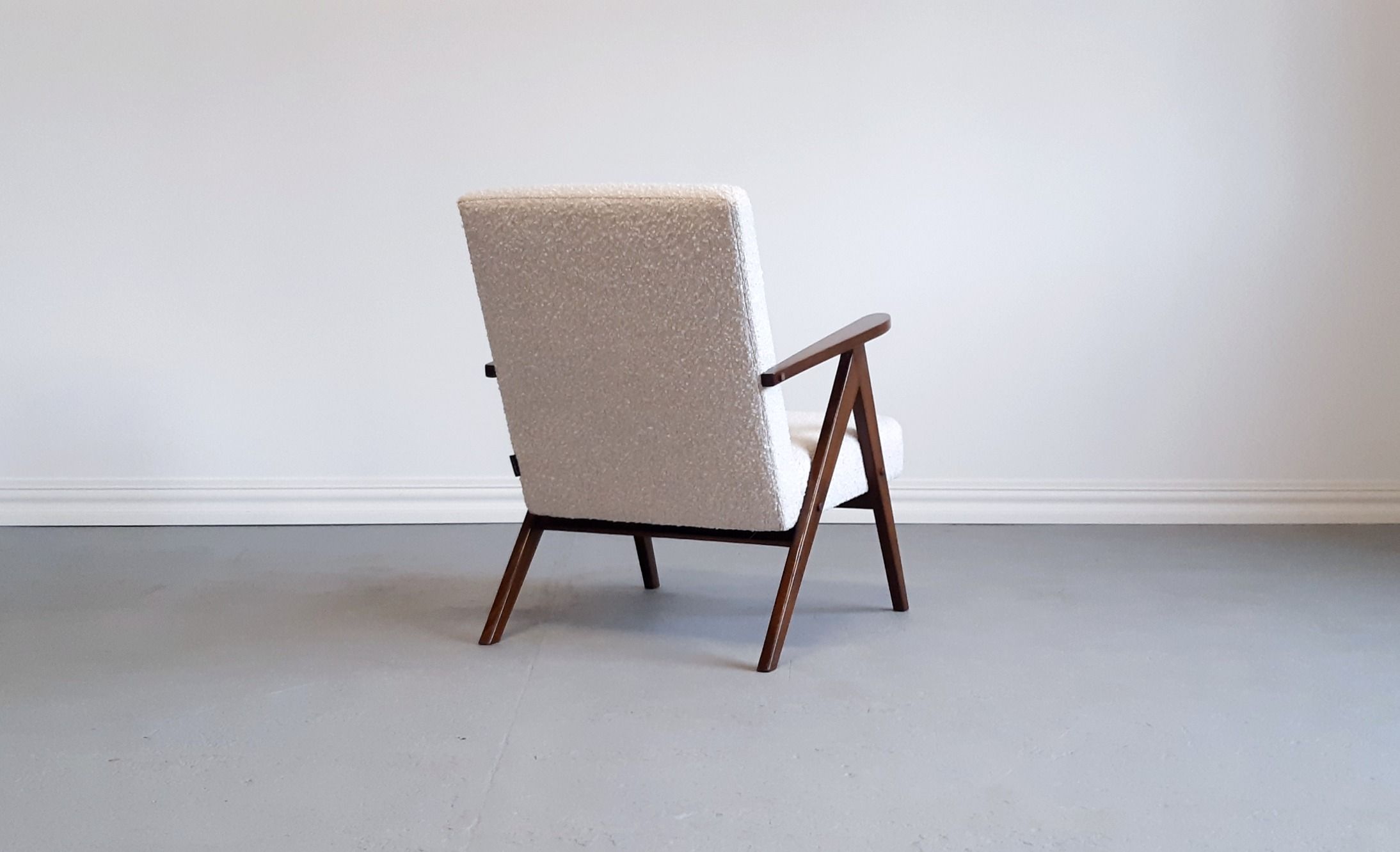 1960 model b 310 var mid century chair in ivory boucle