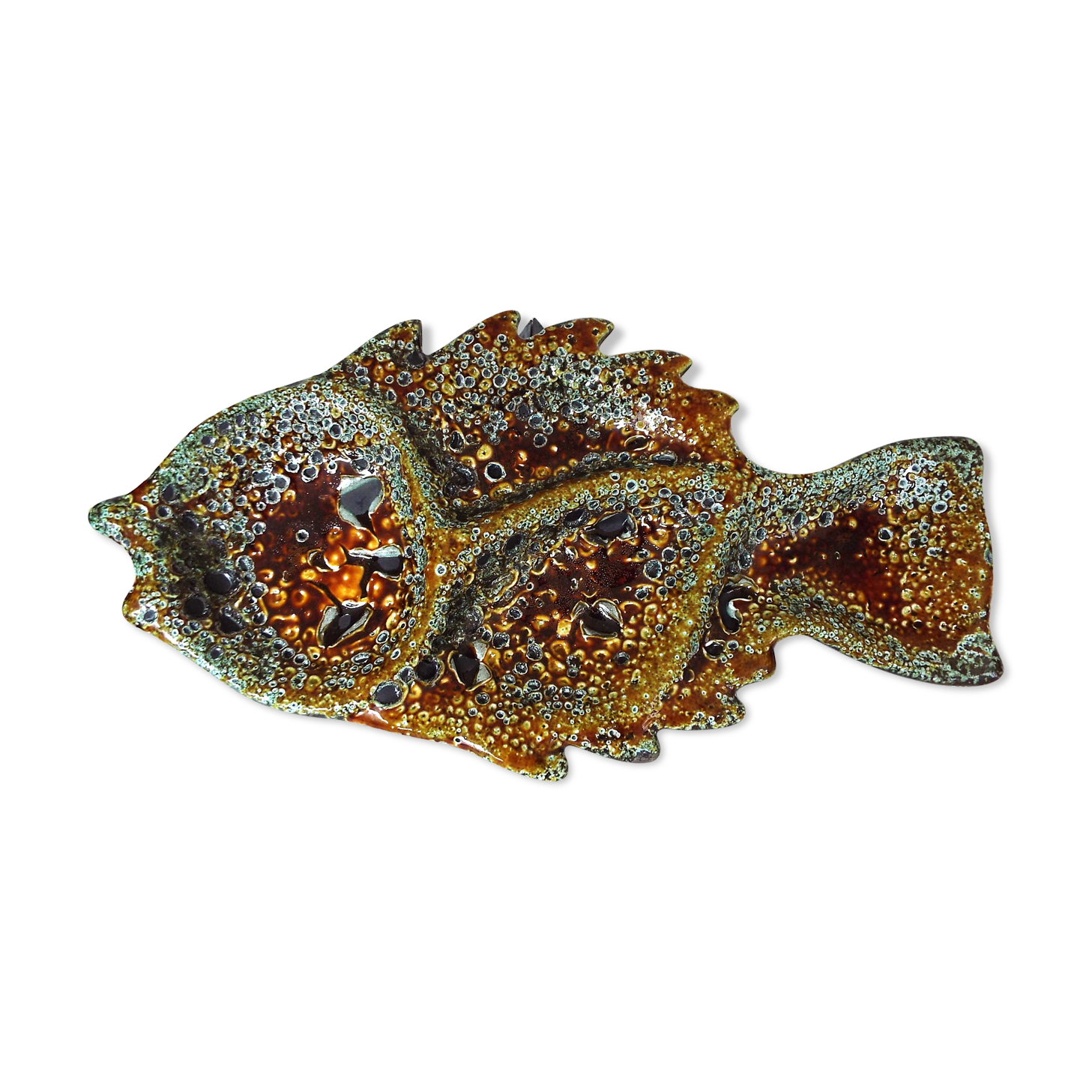 Aperitif dish with fish-shaped compartments