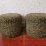Deux poufs moumoute