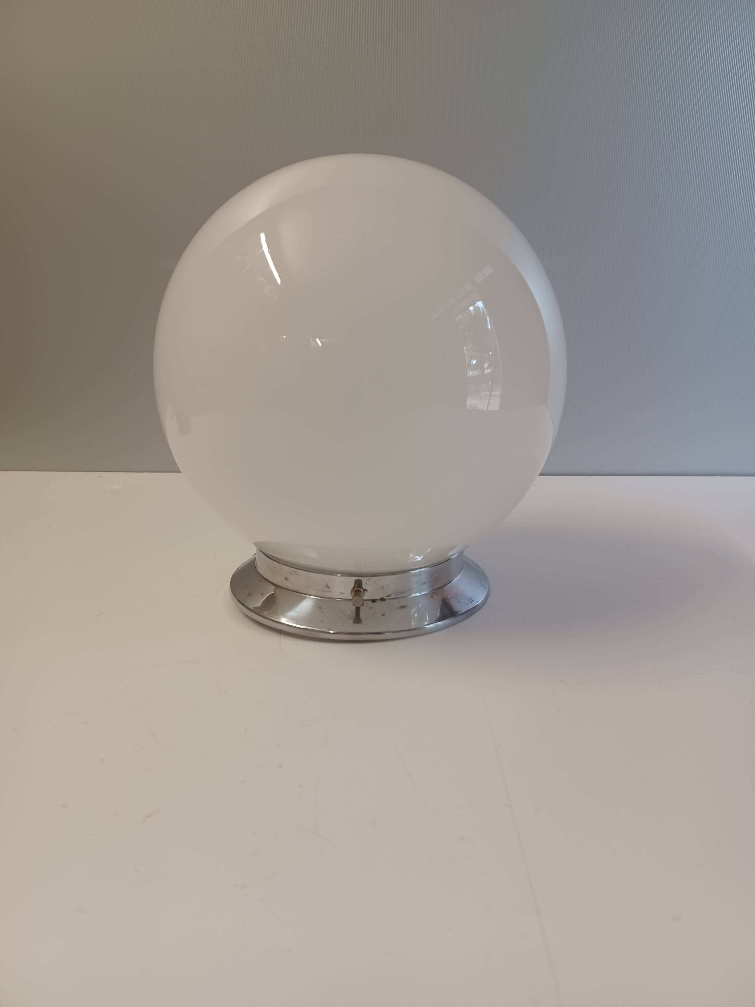 Opaline globe ceiling light - Brasserie type - 1950