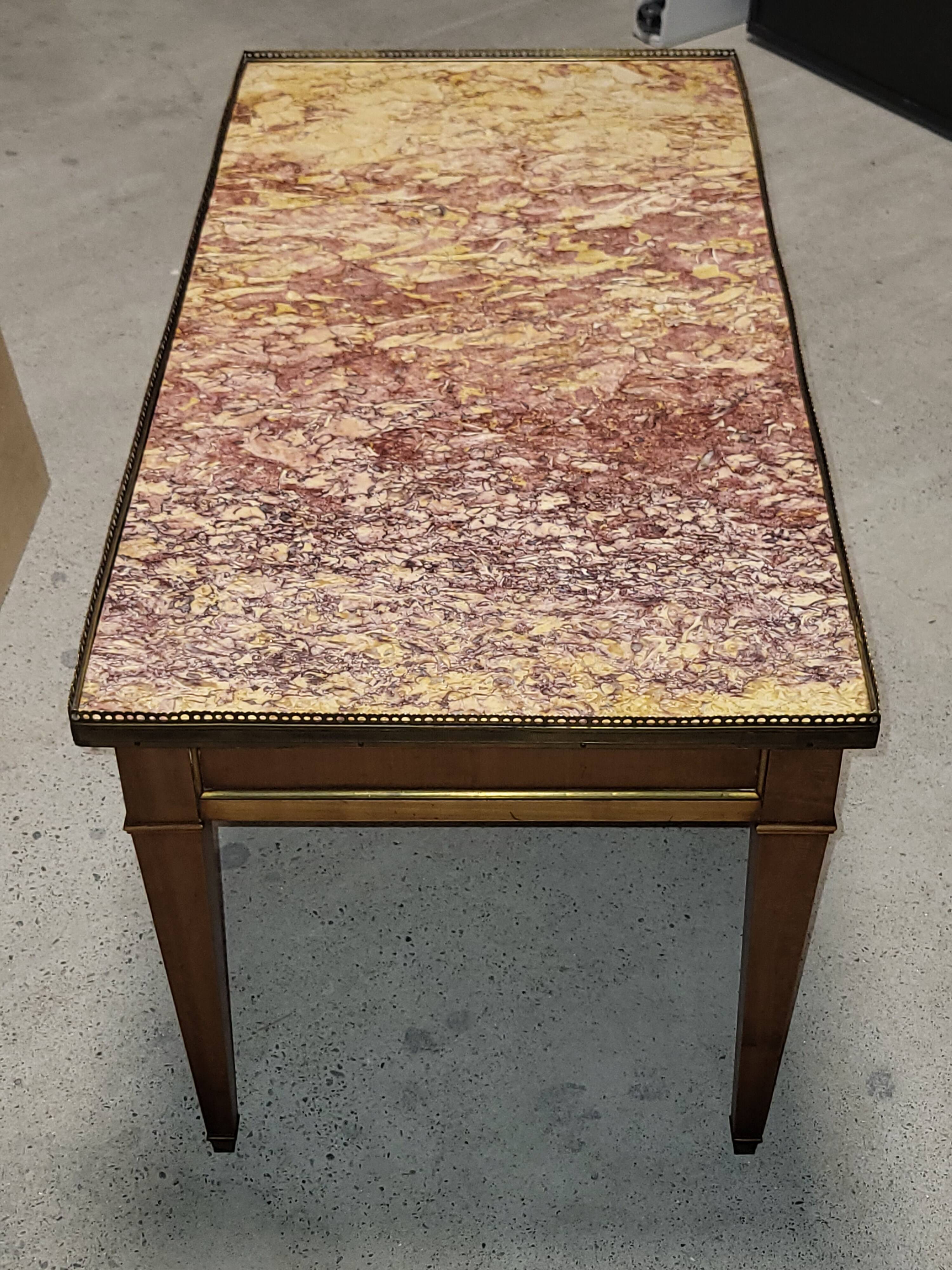 Table en marbre rose