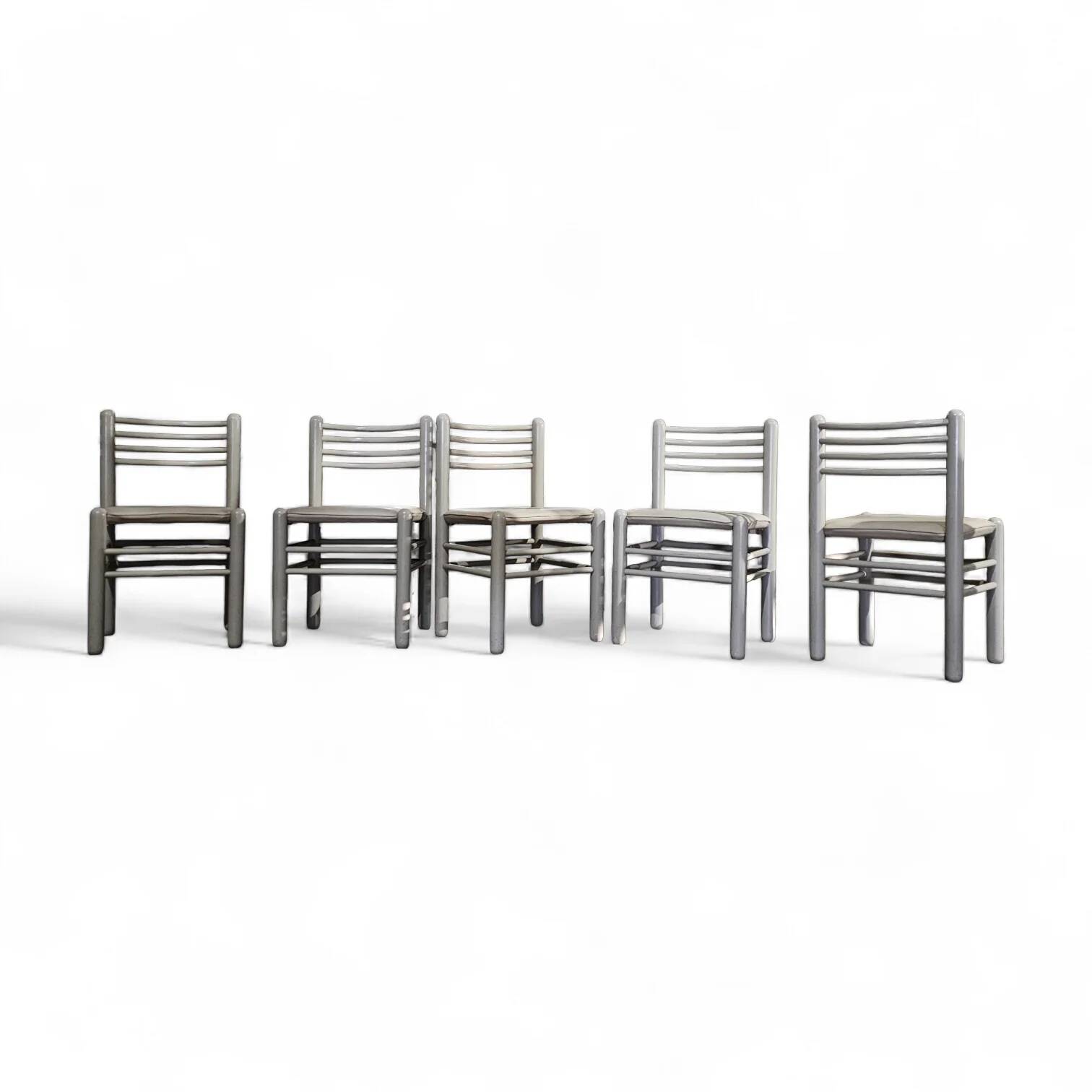 5 x dining chairs / light grey wooden frame / leather seat / Germany 1970s / labeled "ideen für kuchen - innenarchitektur"