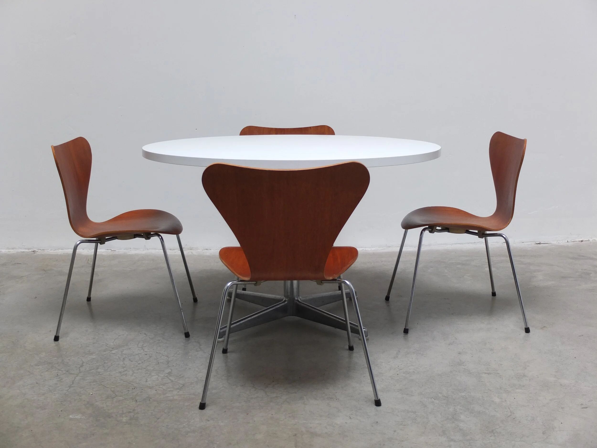 Round Space Age dining table, 1970s