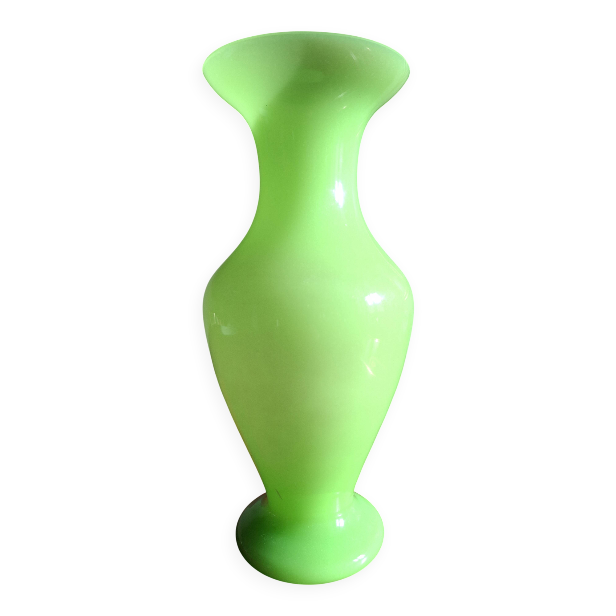Grand vase balustre en verre opalin couleur anis hauteur 31 cm