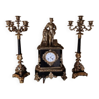 Pendulum with 2 candelabras