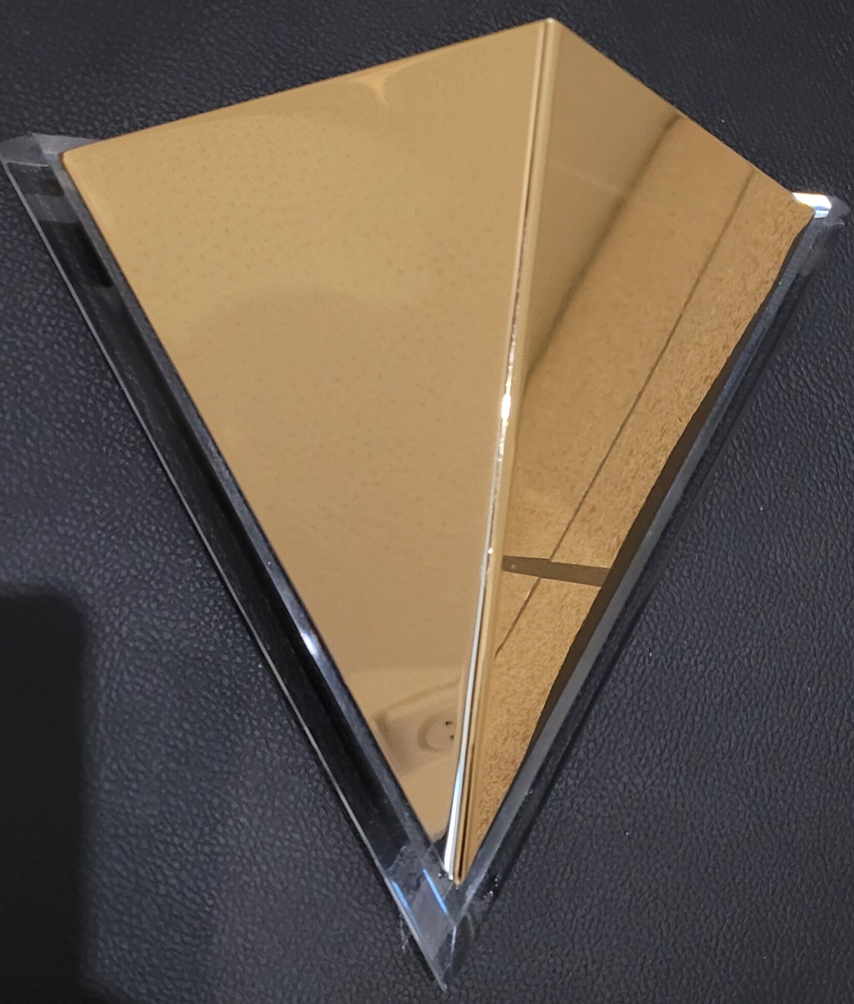 Art deco wall lamp in gilded metal and plexi