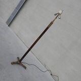 Lampadaire en laiton et bois du milieu du siècle