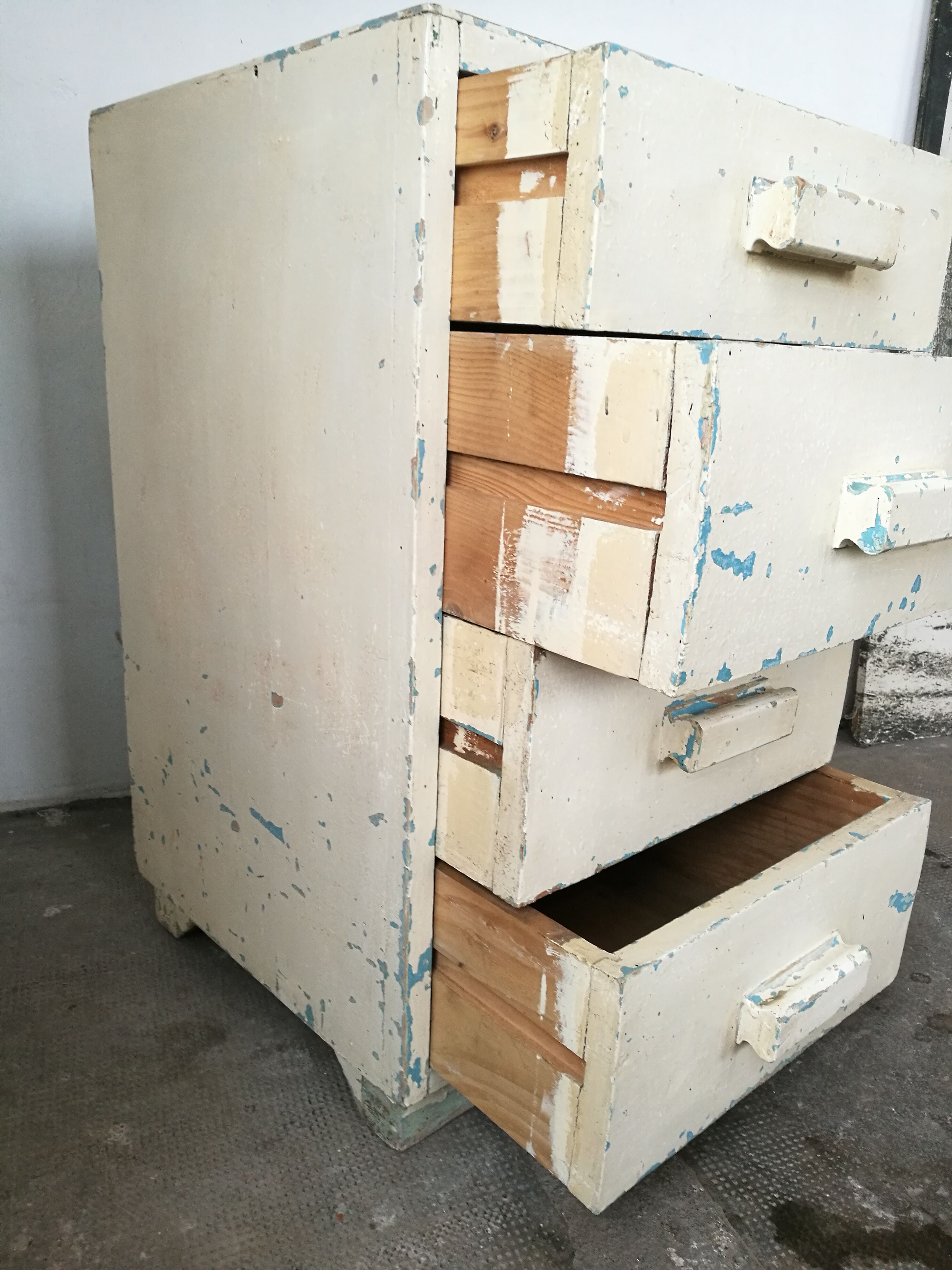 Workshop cabinet with drawers