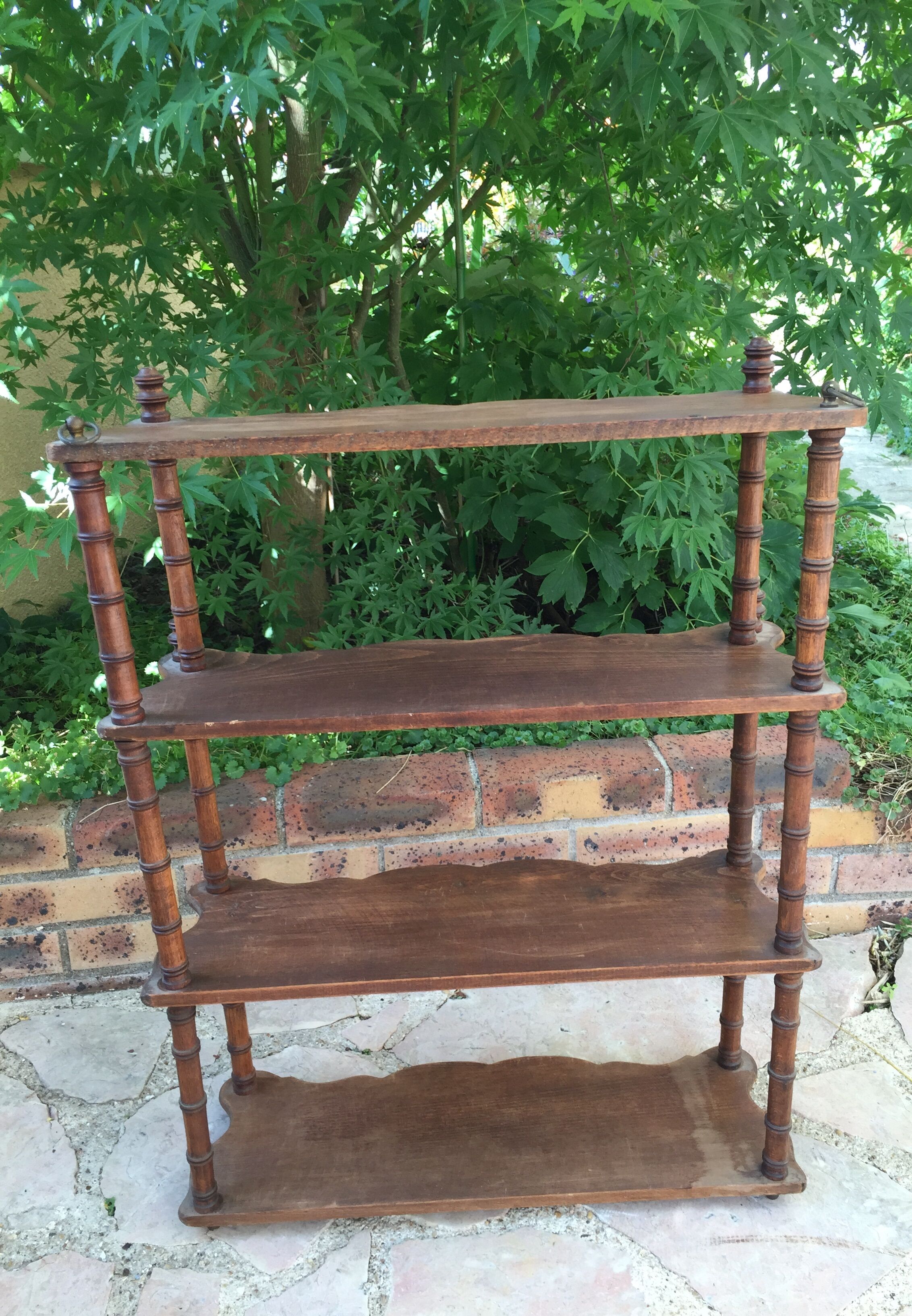 Ancienne étagère en bois