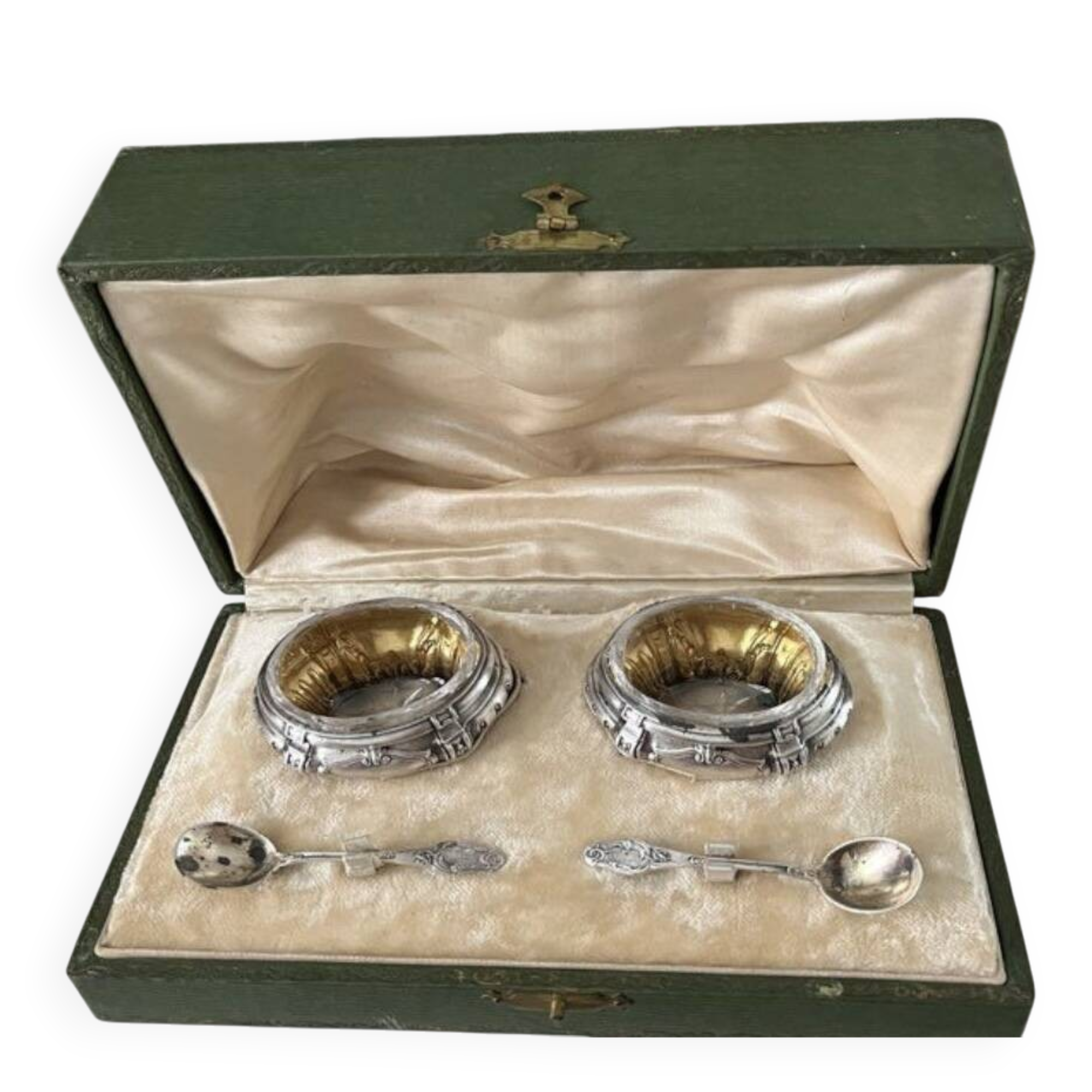 Salt shaker set