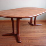Table à manger massive en teck par Dyrlund, années 1970