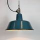 Lampe d'usine en émail pétrolier industriel avec dessus en fonte, années 1960.