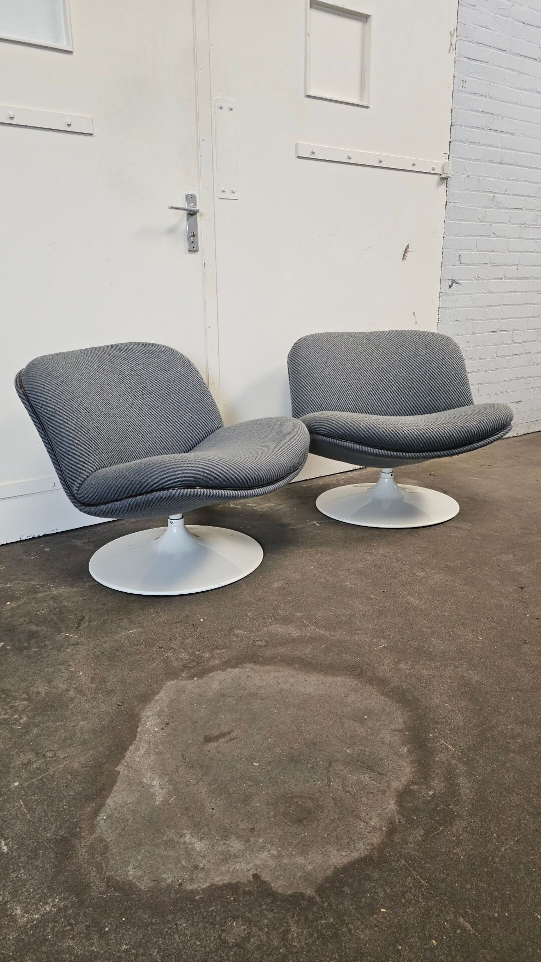 Artifort 508 swivel chair designed by Geoffrey Harcourt