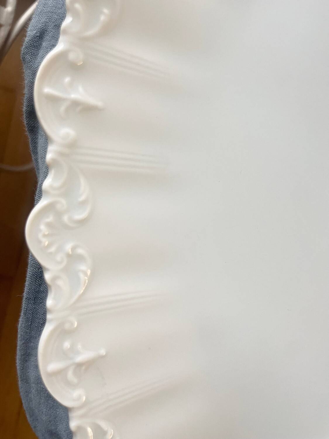Prestigious 62-piece dinnerware set in vintage 70's Limoges white porcelain by Raynaud
