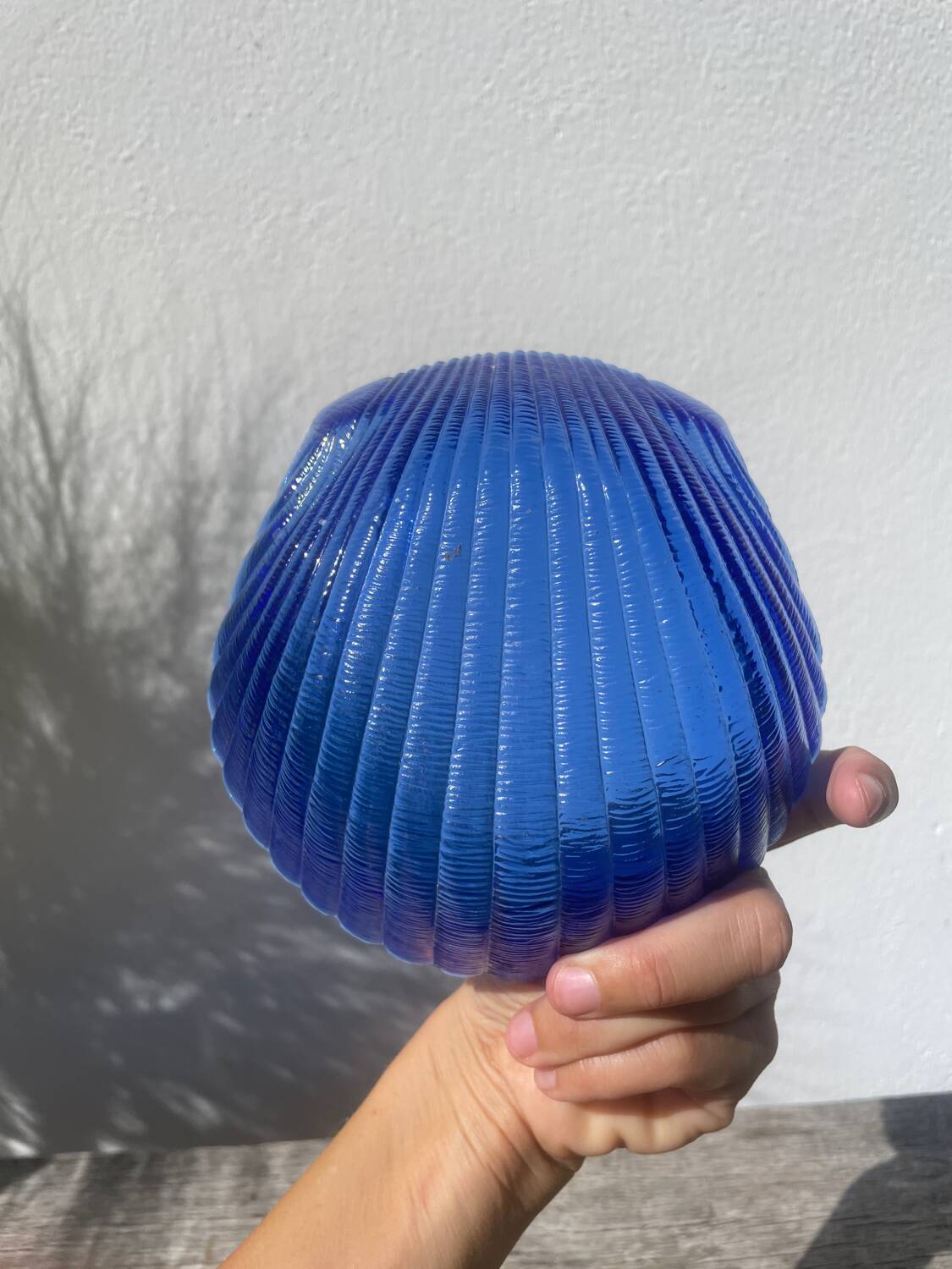 Blue glass shell emptier