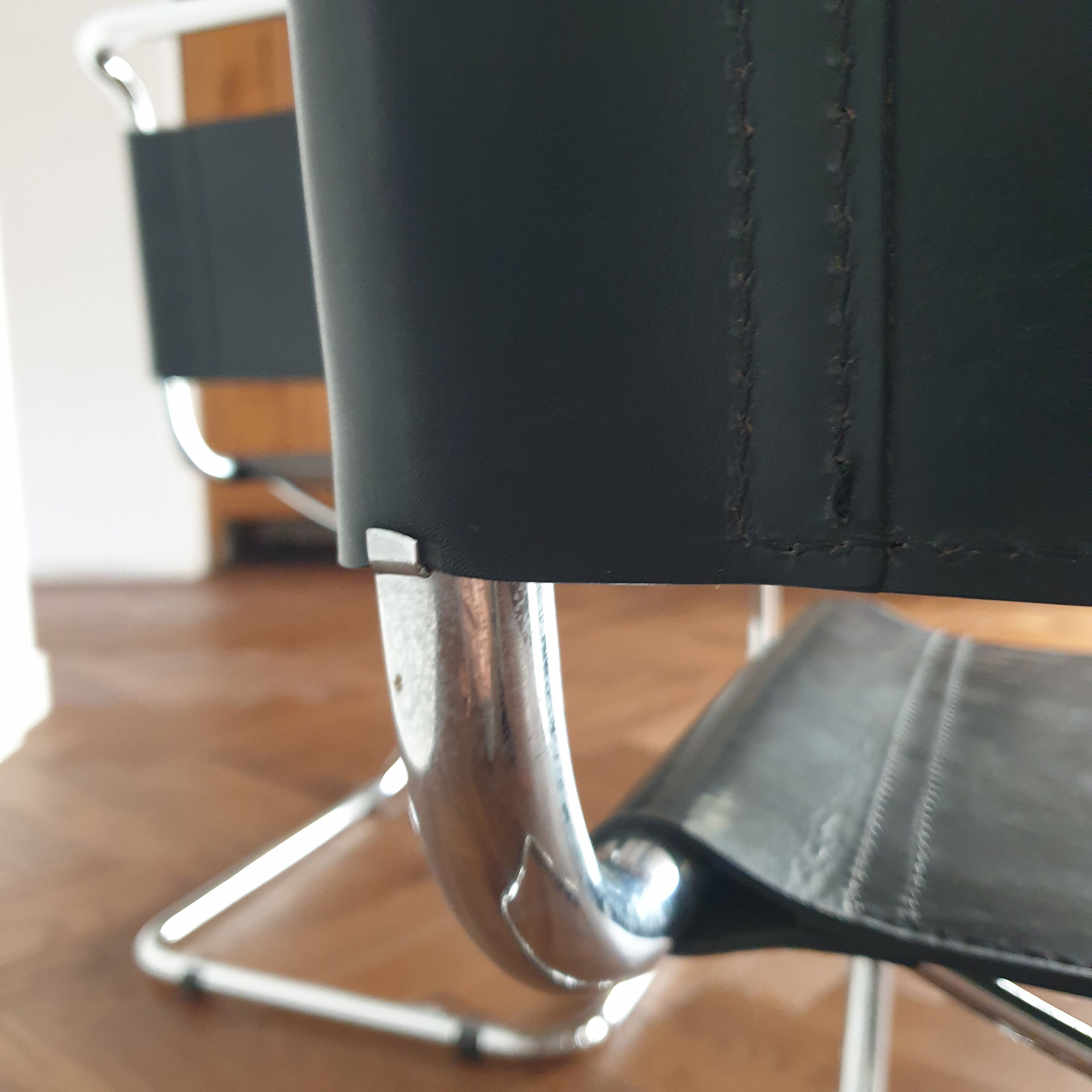 Chaise vintage cuir MR10 Mies Van Der Rohe