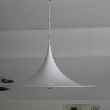 Suspension blanche Fog & Morup modèle Semi trompette