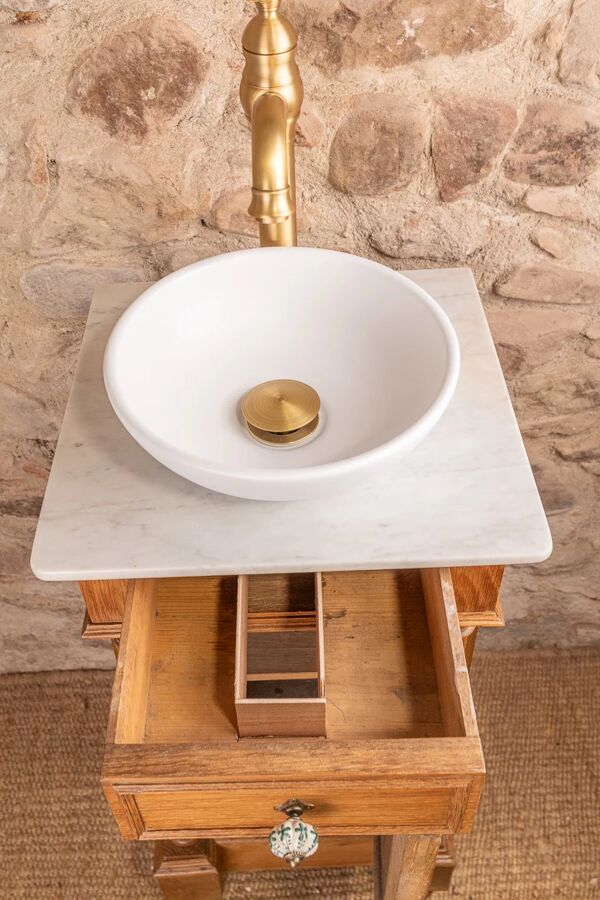Petit meuble vasque ancien en chêne à colonnes tournées et marbre blanc – style Henri II / fin XIXe siècle